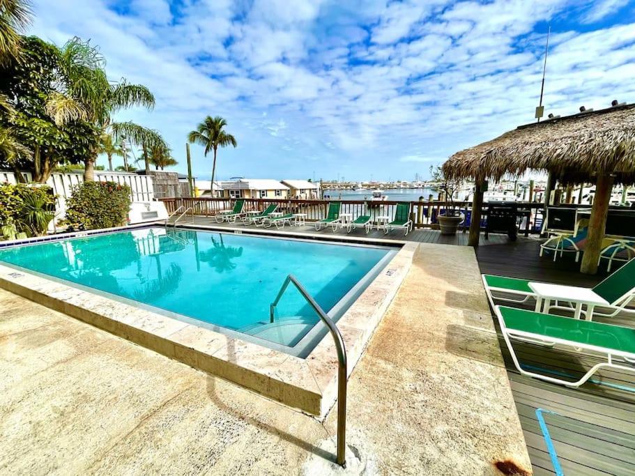 Eleuthera - 2X2 Fully Updated Old Town Waterfront Corner Condo Key West Eksteriør billede