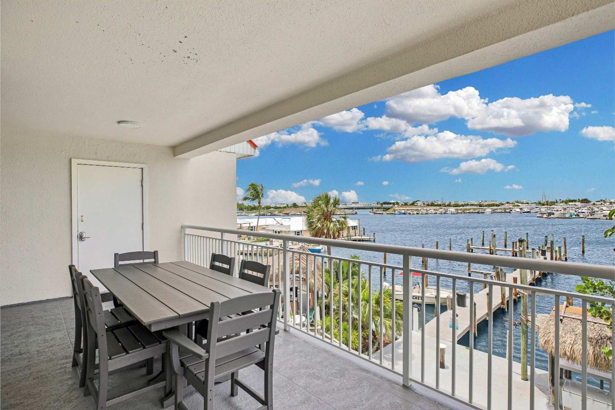 Eleuthera - 2X2 Fully Updated Old Town Waterfront Corner Condo Key West Eksteriør billede