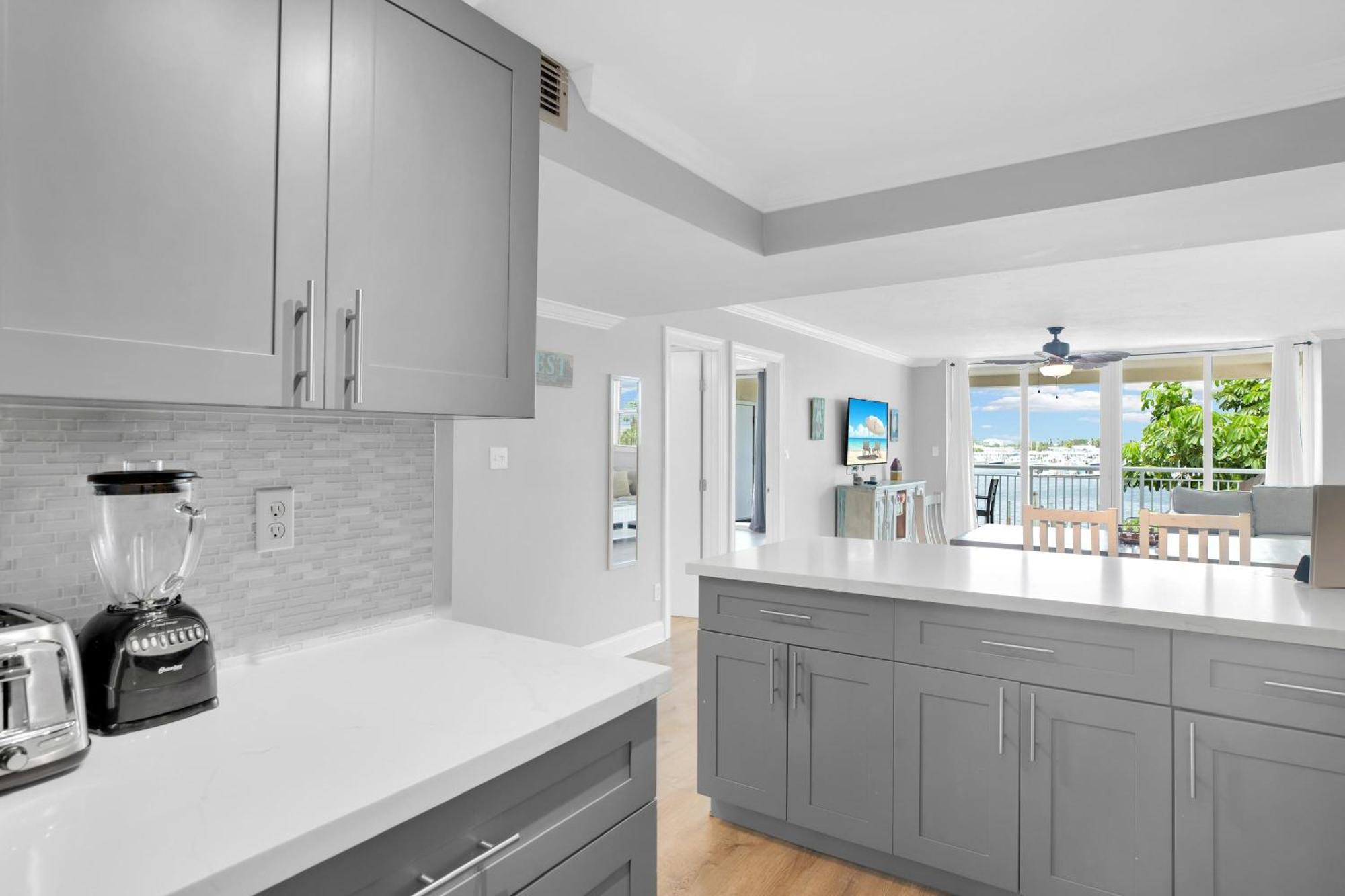 Eleuthera - 2X2 Fully Updated Old Town Waterfront Corner Condo Key West Eksteriør billede